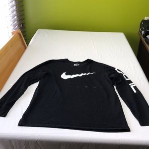 Men’s Nike tee size large box S 11